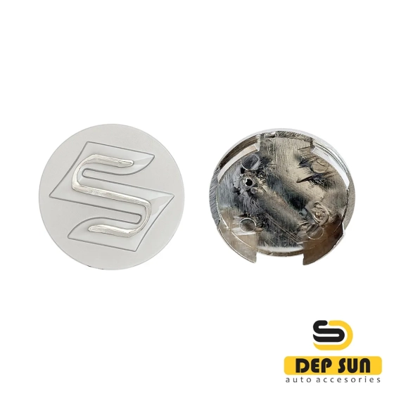 центральный колпак на колесо  Suzuki серебристый